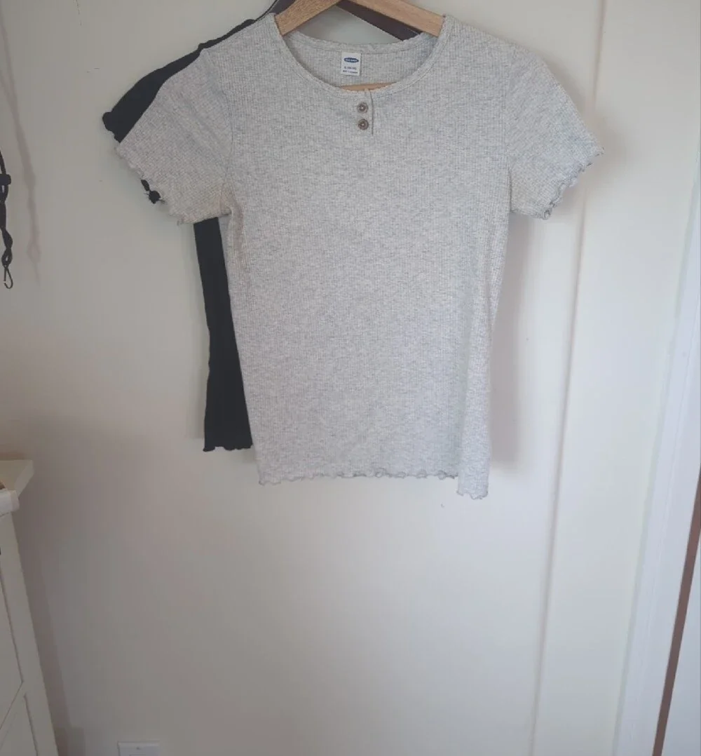 Art Class Black Lettuce-Edge Short Sleeve Tee & Old Navy Gray